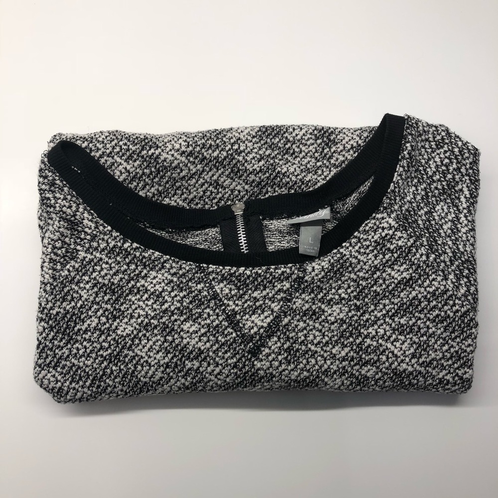Vanity Sweater - Picture 7 of 8